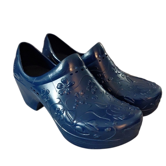 Dansko Pixie Rubber Clog Shoes Blue Embossed Tooled Floral Slip Ons Size 7 EU 37 - Picture 7 of 10